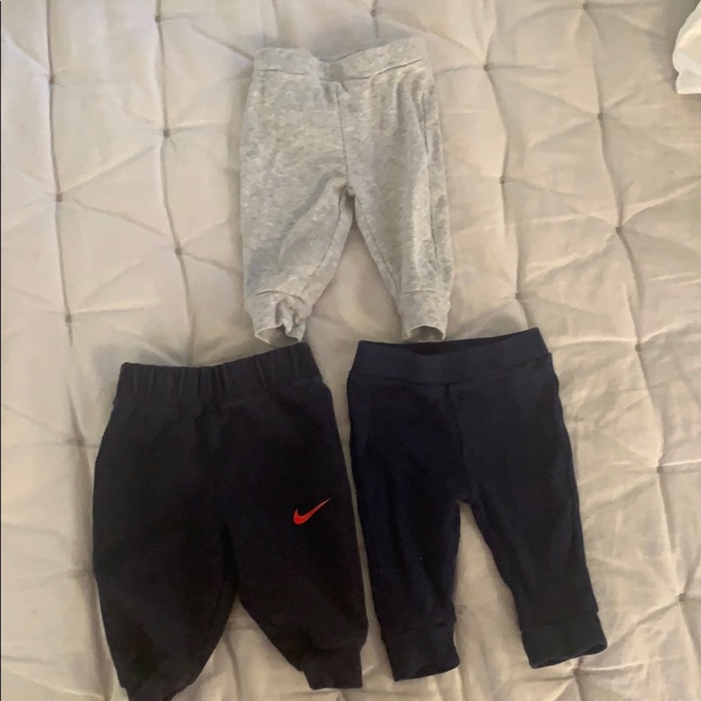 3 pairs of new born pants navy grey Nike Carter’s